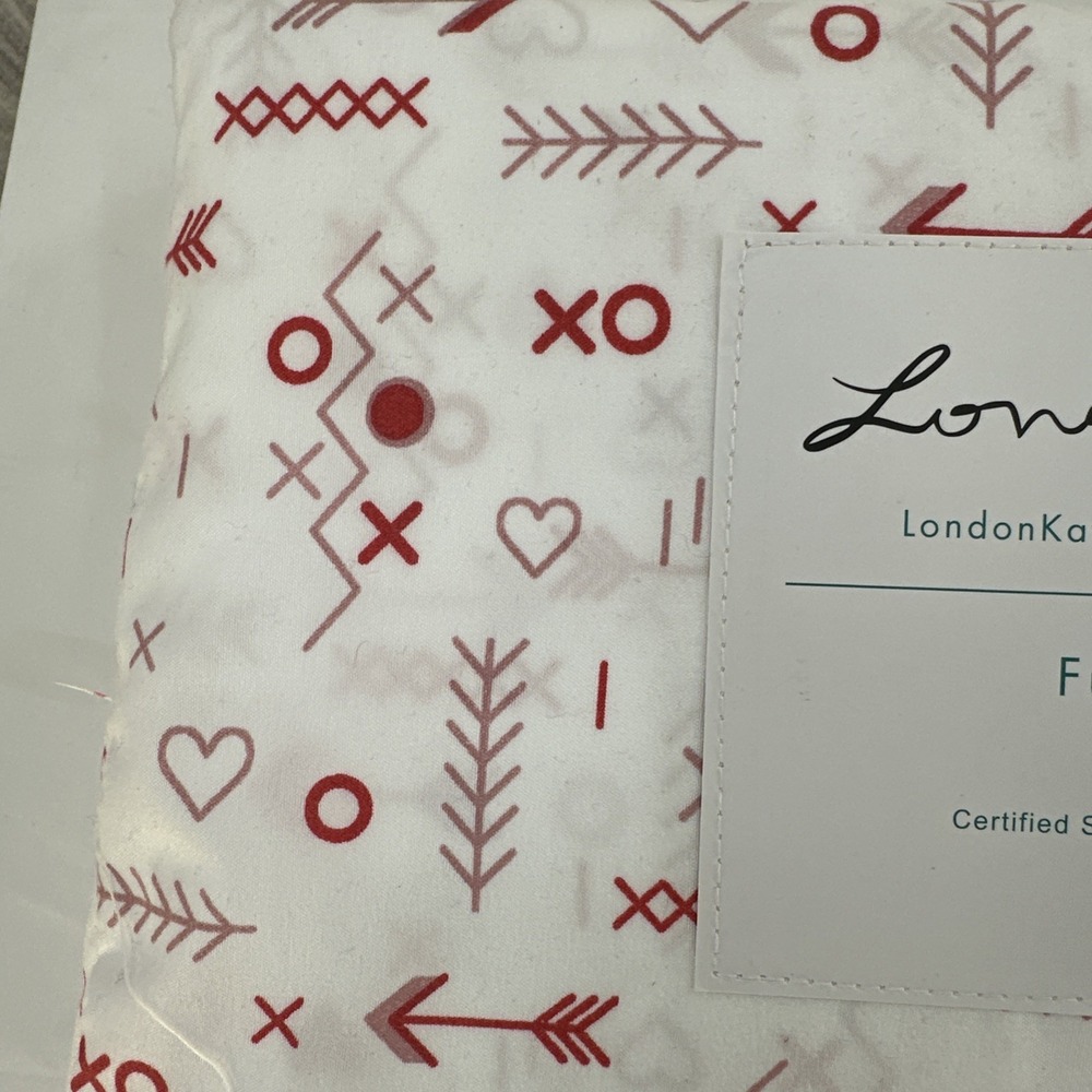 London Kaye Heart Sheet Set Full White Red Hearts Arrows X O Hugs Kisses - Picture 3 of 5